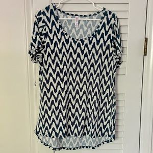 🎉3/$15🎉 Lularoe geo chevron Perfect T shirt